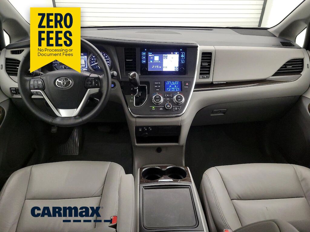 2017 TOYOTA Sienna