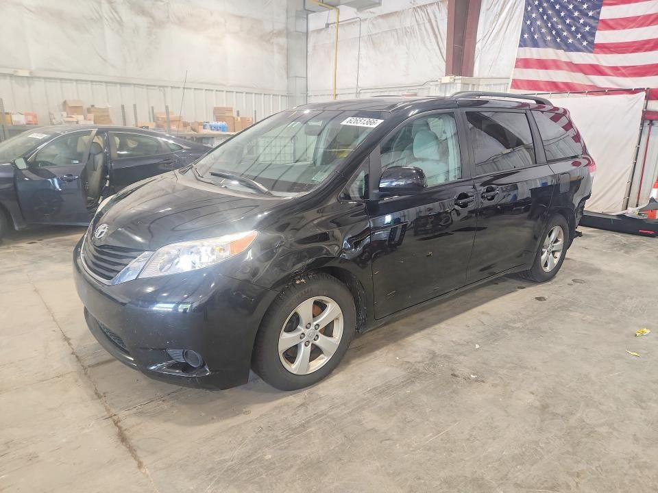 2014 TOYOTA Sienna