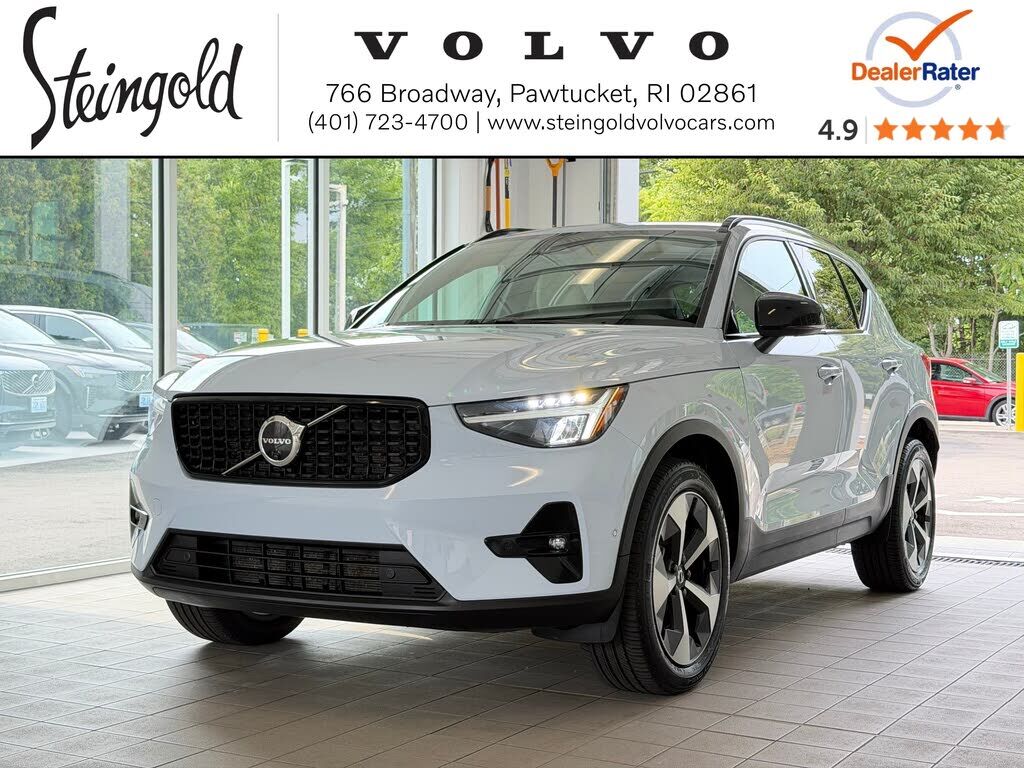 2026 VOLVO XC40