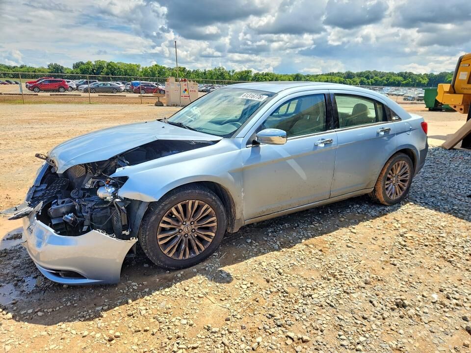 2013 CHRYSLER 200