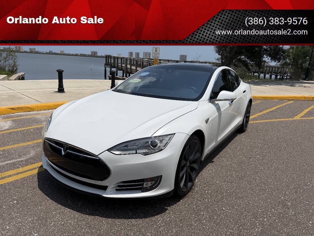 2015 TESLA Model S