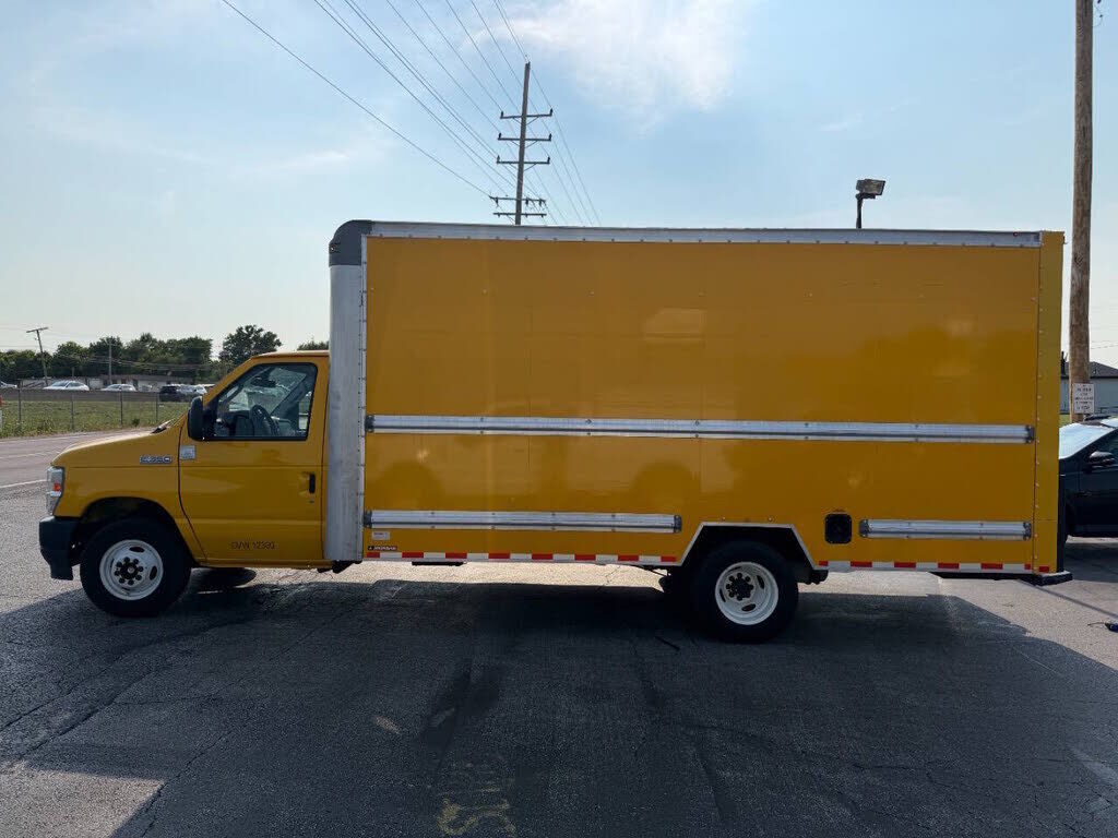 2022 FORD E-350
