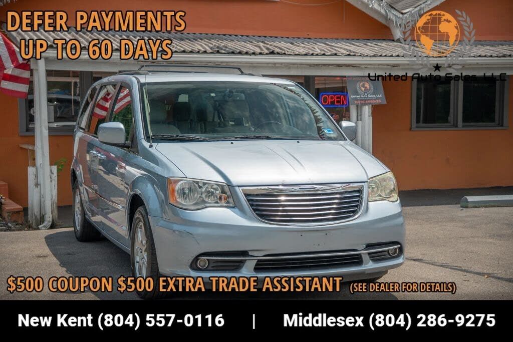 2013 CHRYSLER Town and Country
