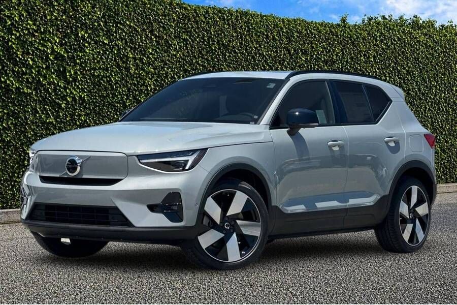 2026 VOLVO EX40