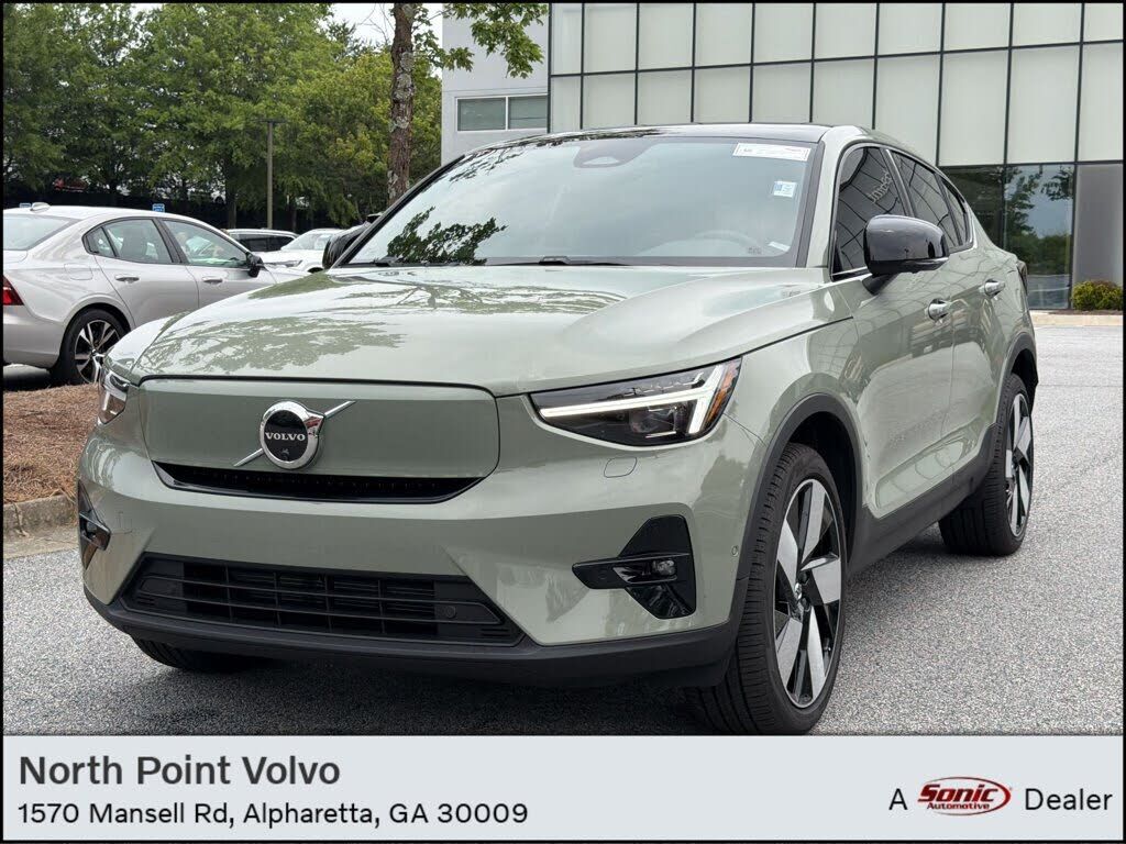 2023 VOLVO C40