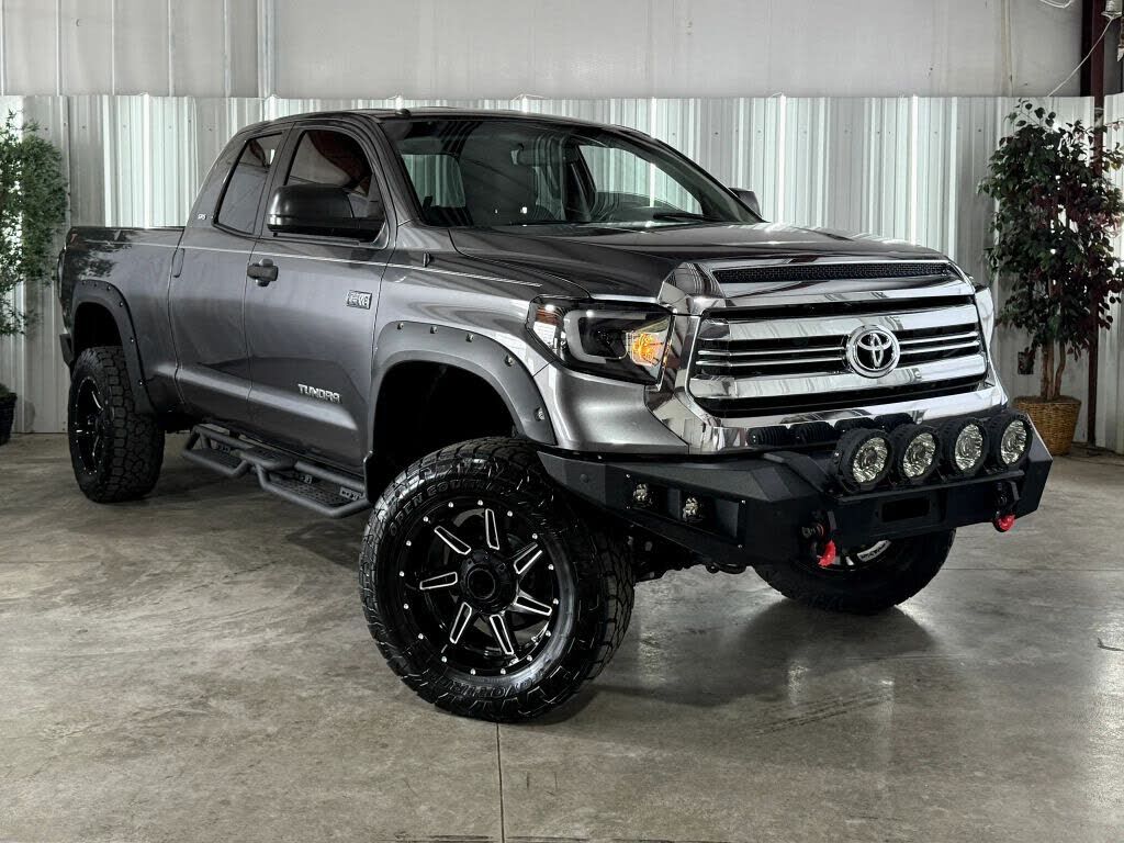 2017 TOYOTA Tundra