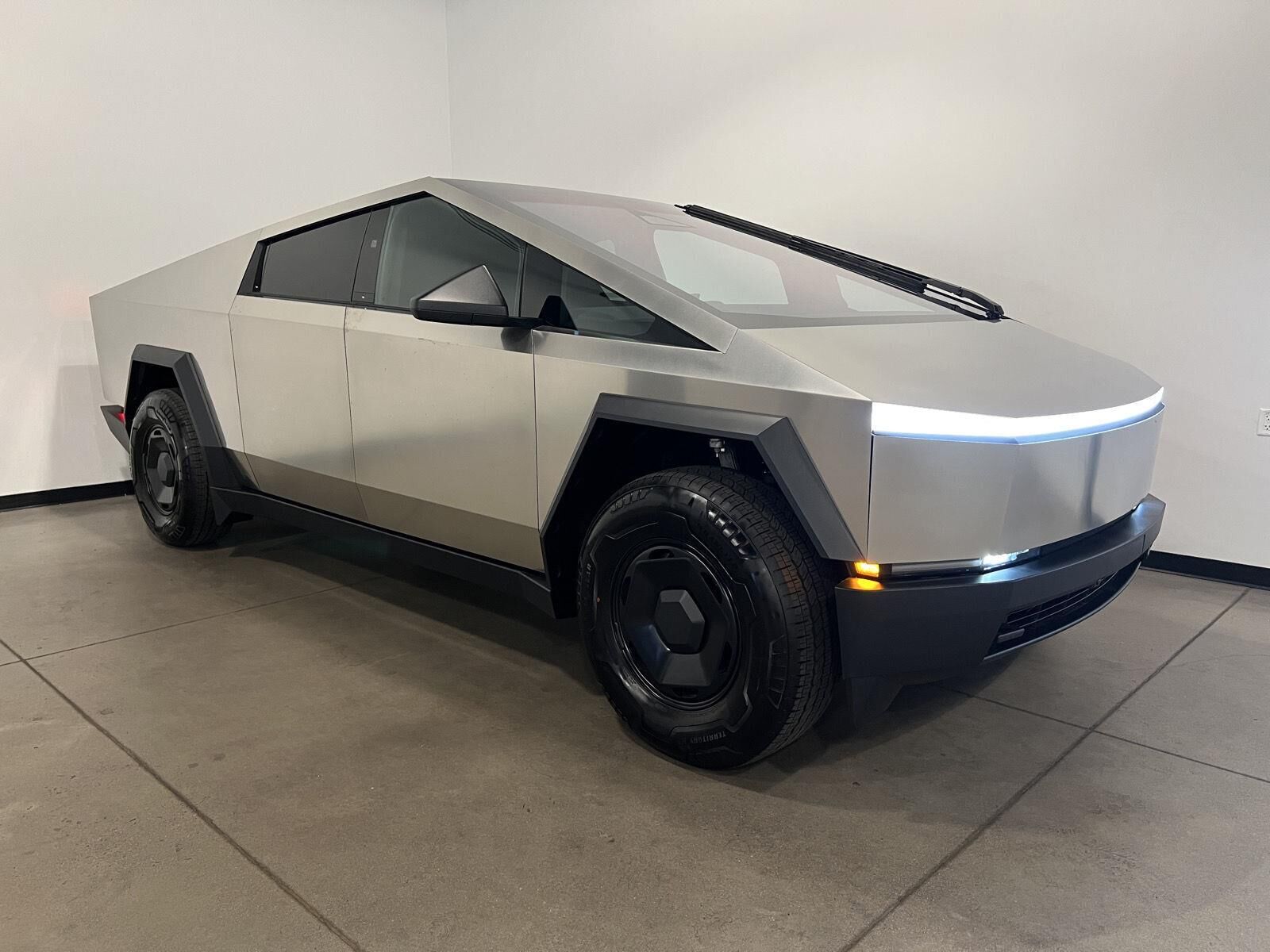 2026 TESLA Cybertruck