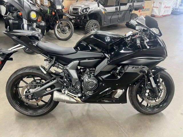 2025 YAMAHA YZF