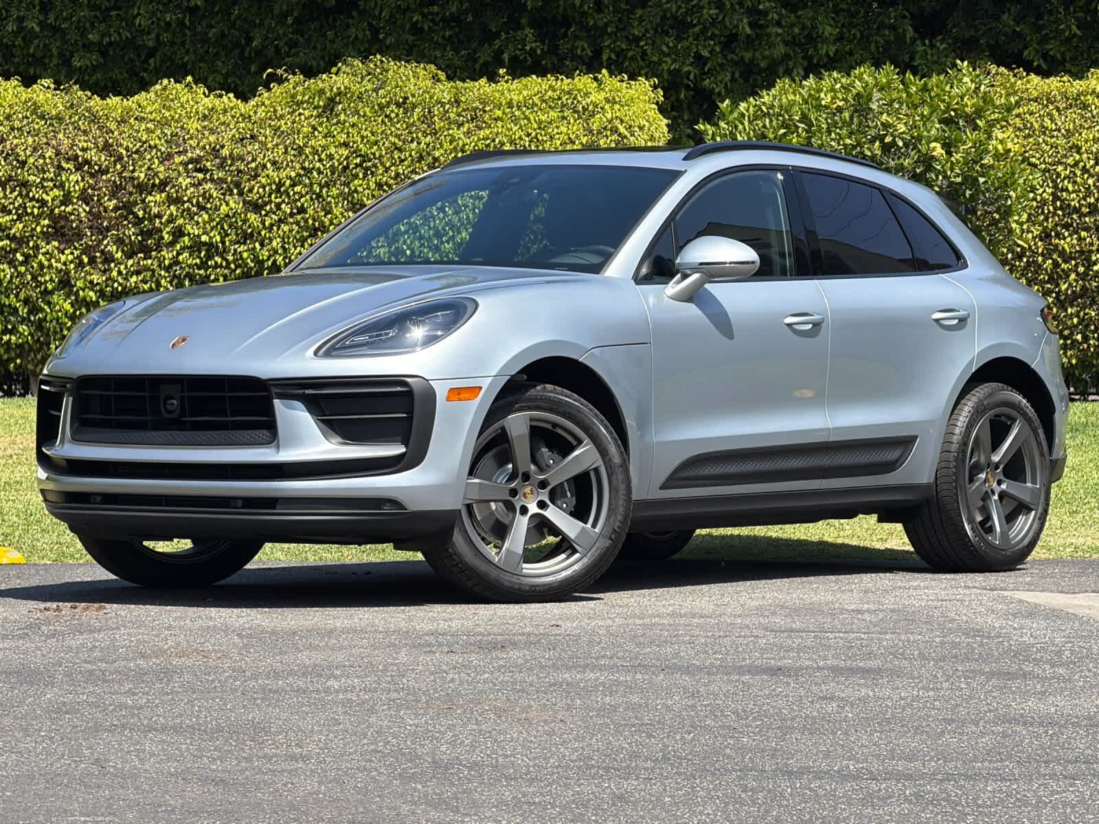 2026 PORSCHE Macan