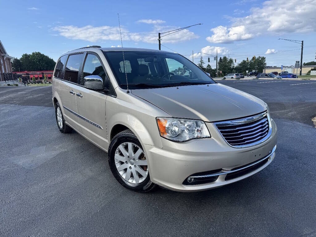 2012 CHRYSLER Town and Country