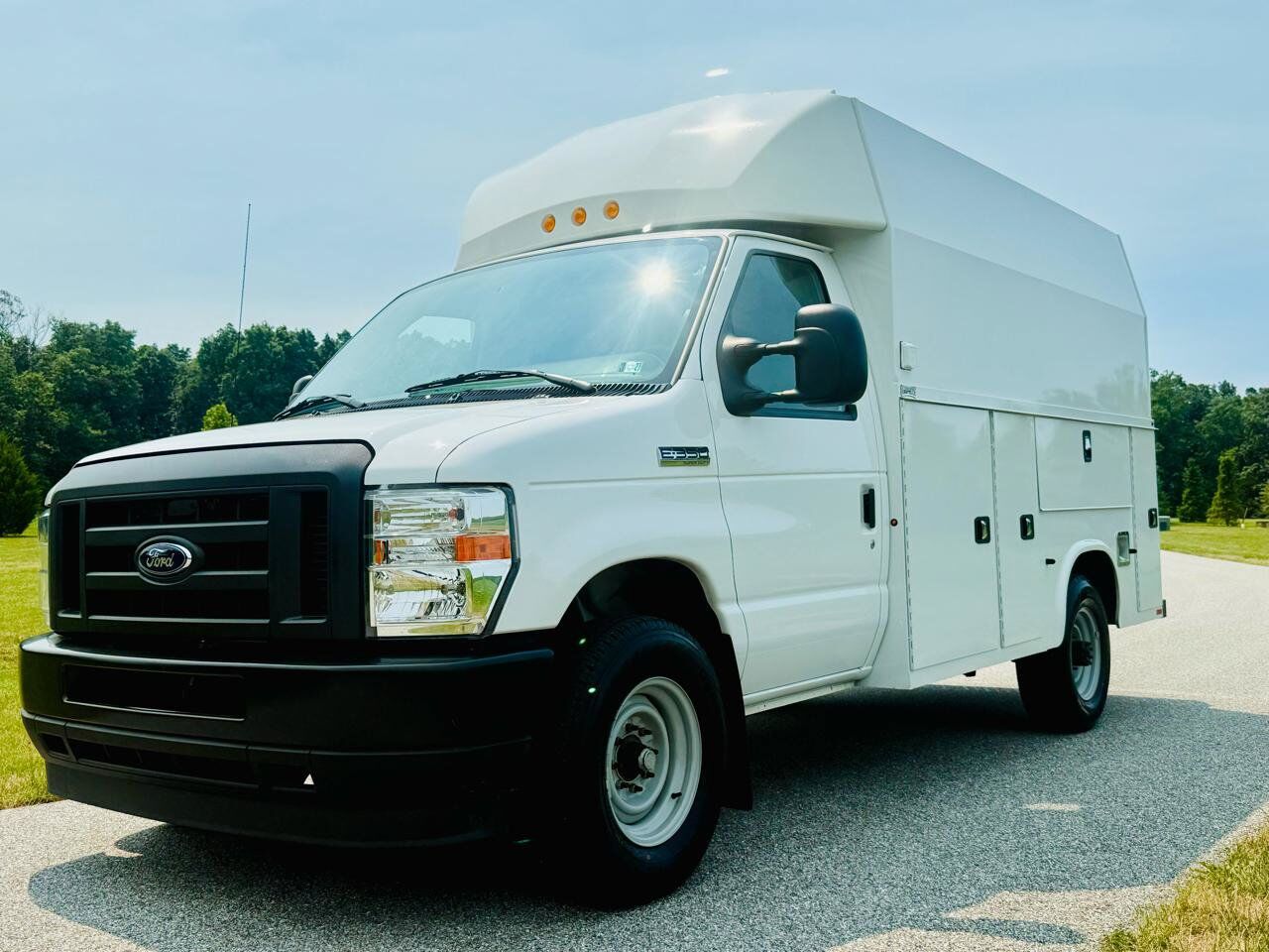 2022 FORD E-350