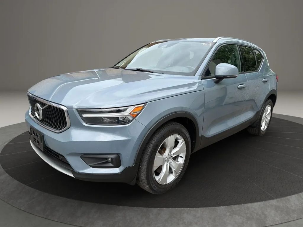 2021 VOLVO XC40