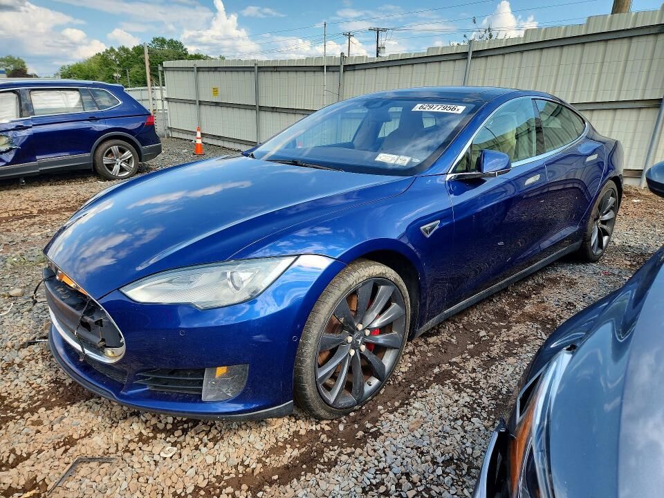 2015 TESLA Model S