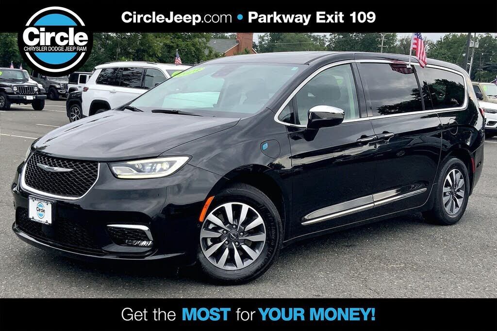 2023 CHRYSLER Pacifica
