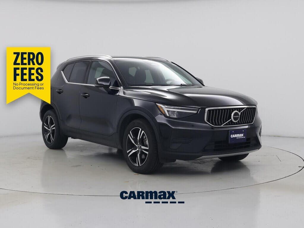 2024 VOLVO XC40