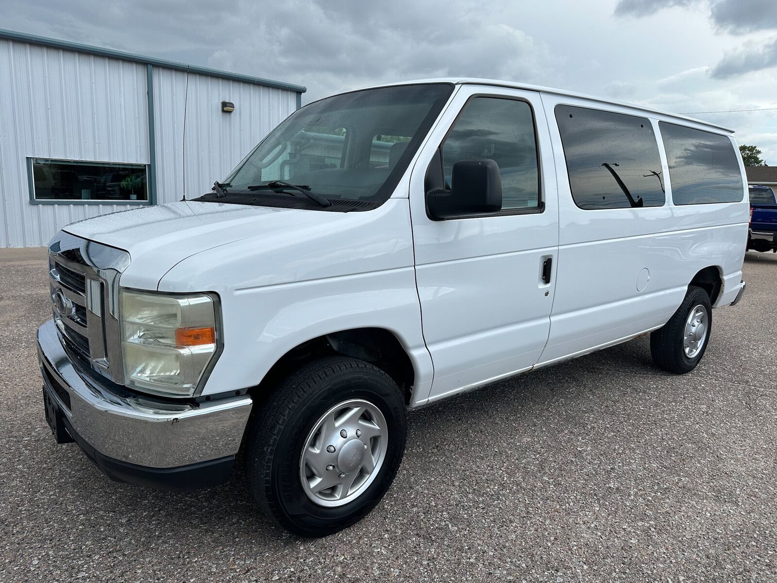2010 FORD E-350