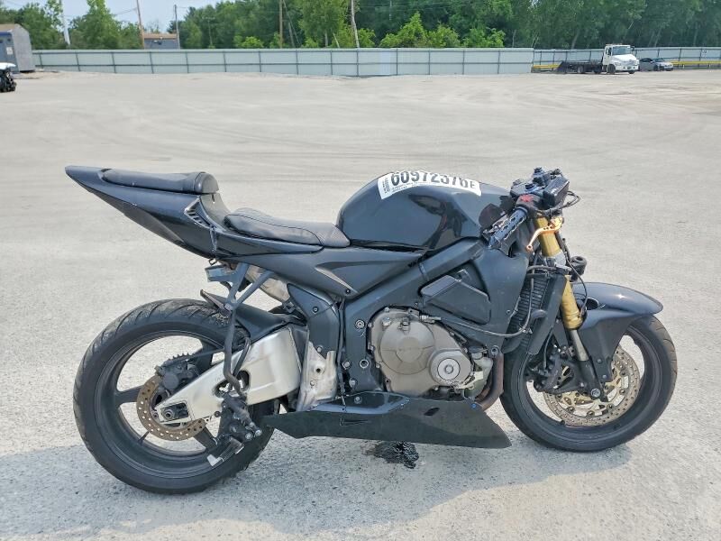 2005 HONDA CB