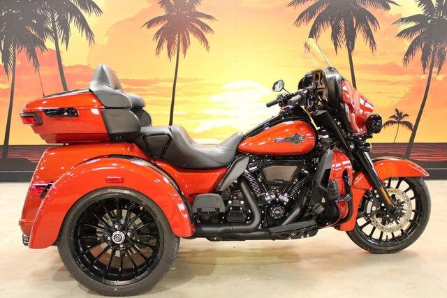 2025 HARLEY DAVIDSON FLHTCUTG / Tri Glide Ultra