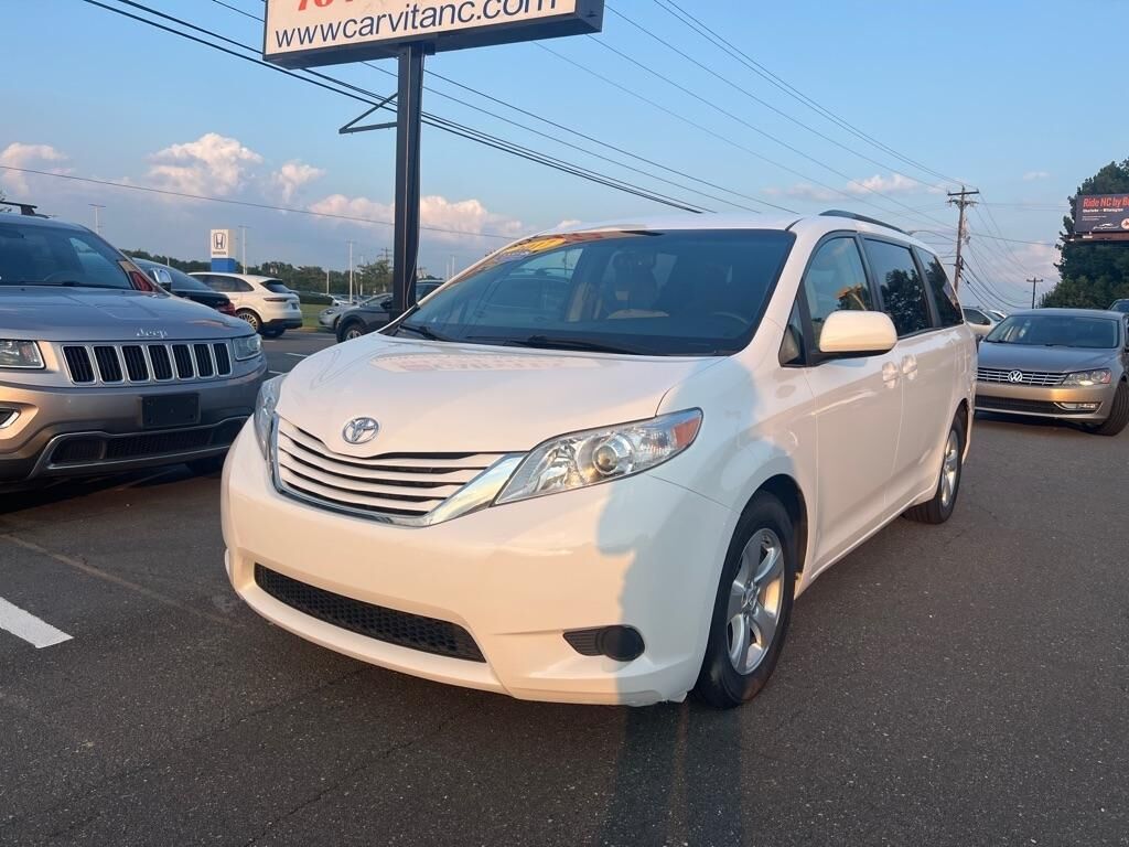 2017 TOYOTA Sienna