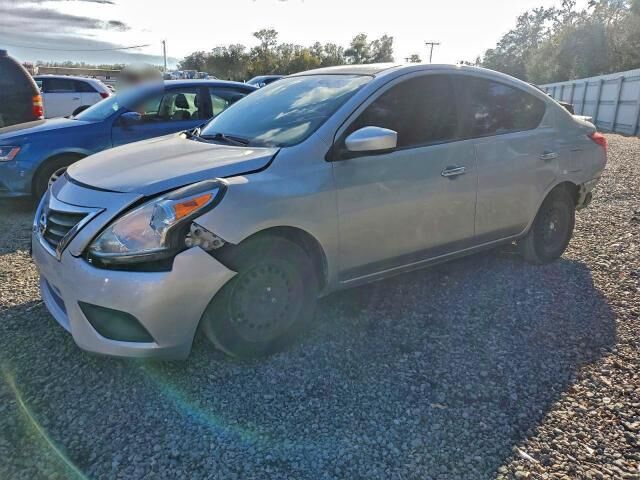 2017 NISSAN Versa