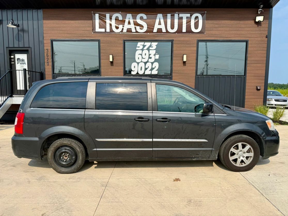 2011 CHRYSLER Town and Country