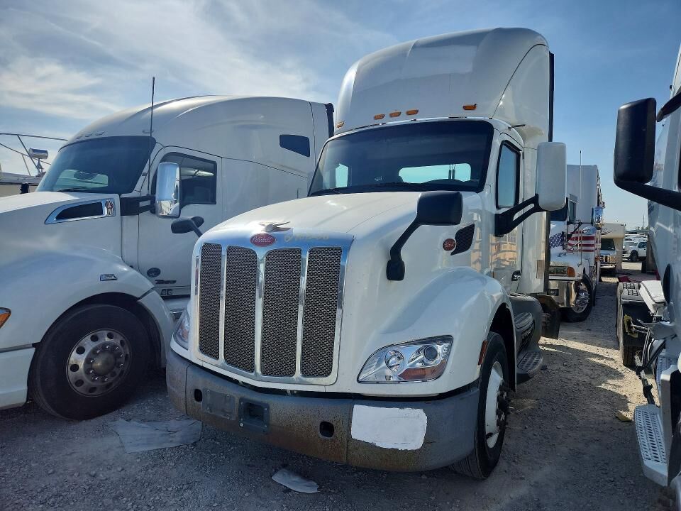 2017 PETERBILT 579