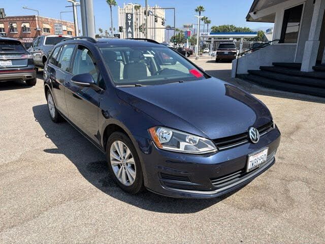 2017 VOLKSWAGEN Golf SportWagen