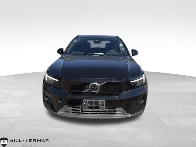 2024 VOLVO XC40