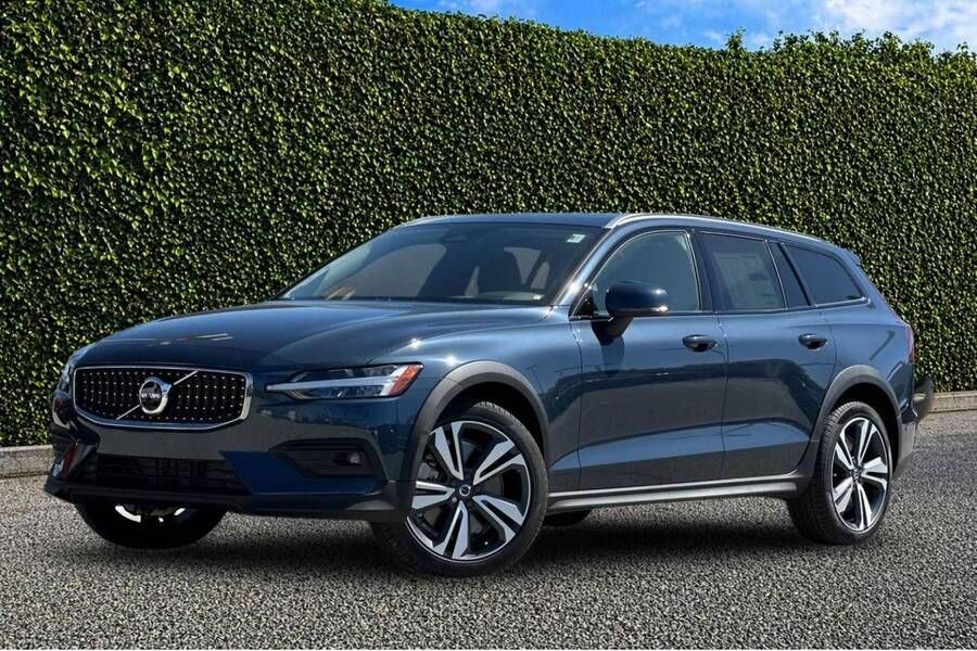 2026 VOLVO V60CC