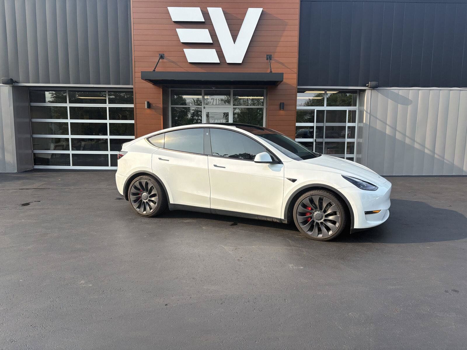 2022 TESLA Model Y