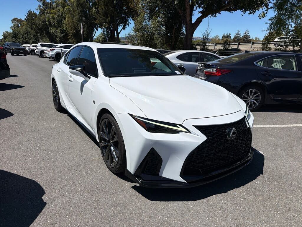 2022 LEXUS IS