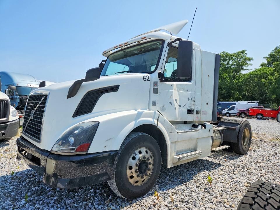 2013 VOLVO TRUCK VNL