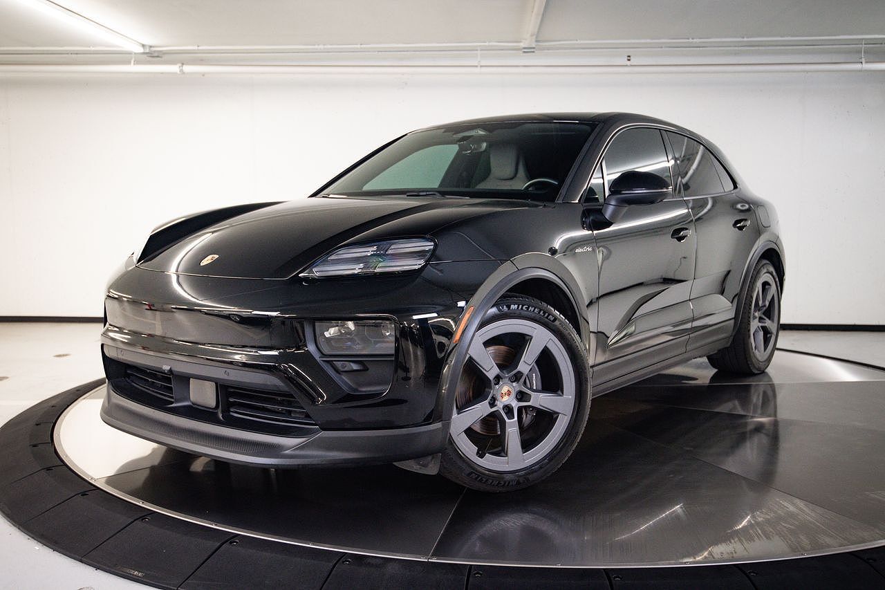 2024 PORSCHE Macan