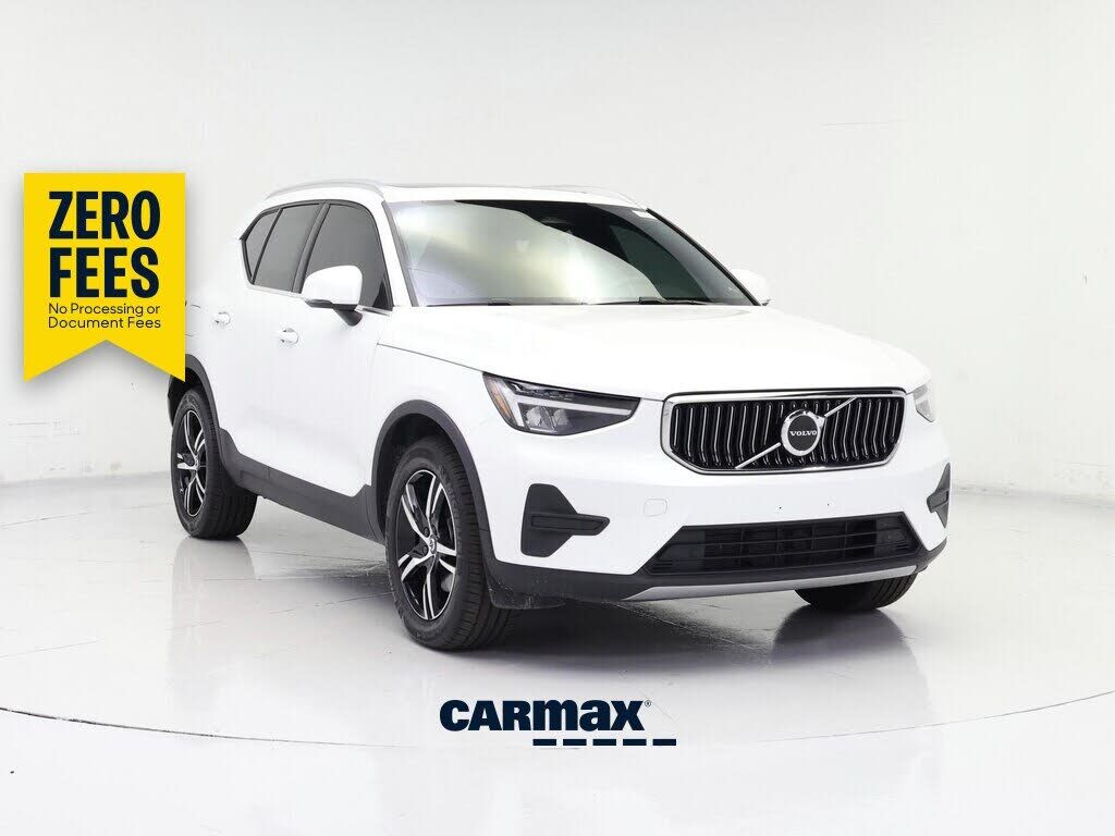 2025 VOLVO XC40