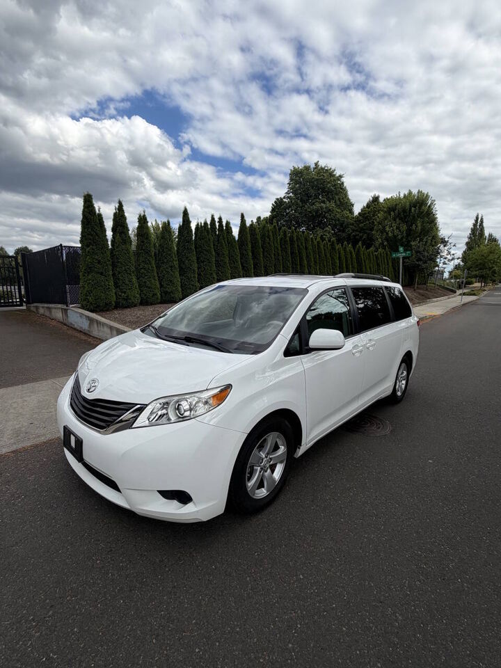 2014 TOYOTA Sienna