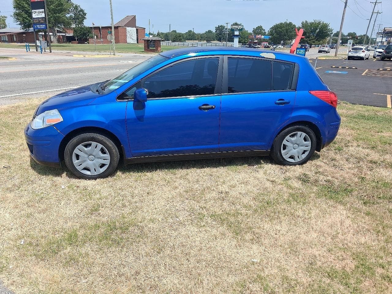 2011 NISSAN Versa