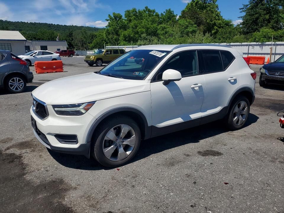 2020 VOLVO XC40