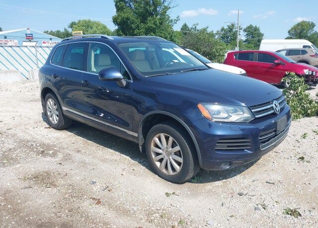 2012 VOLKSWAGEN Touareg