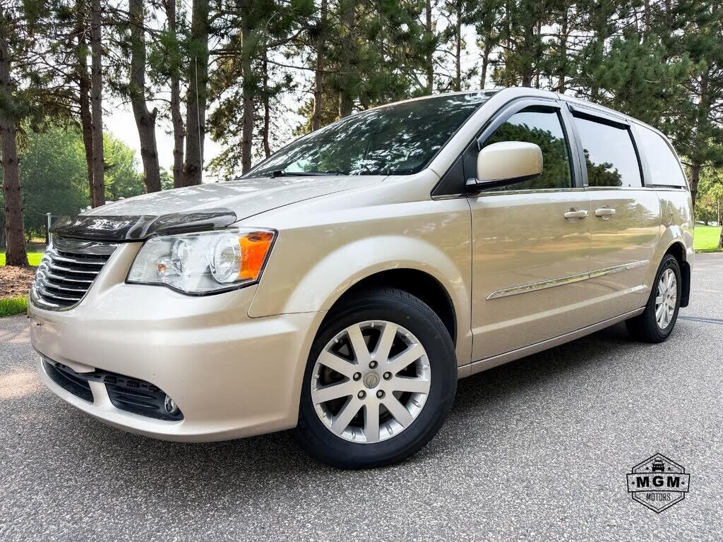 2013 CHRYSLER Town and Country