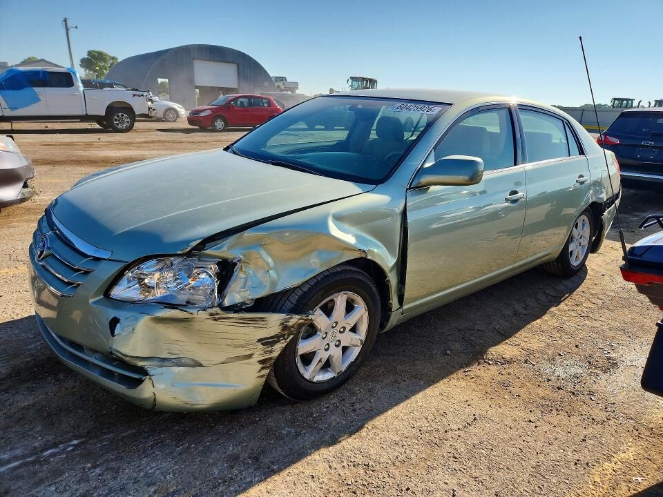 2005 TOYOTA Avalon
