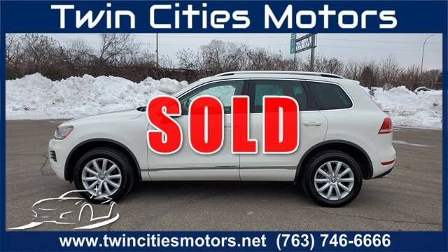 2012 VOLKSWAGEN Touareg