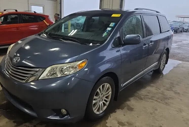 2016 TOYOTA Sienna