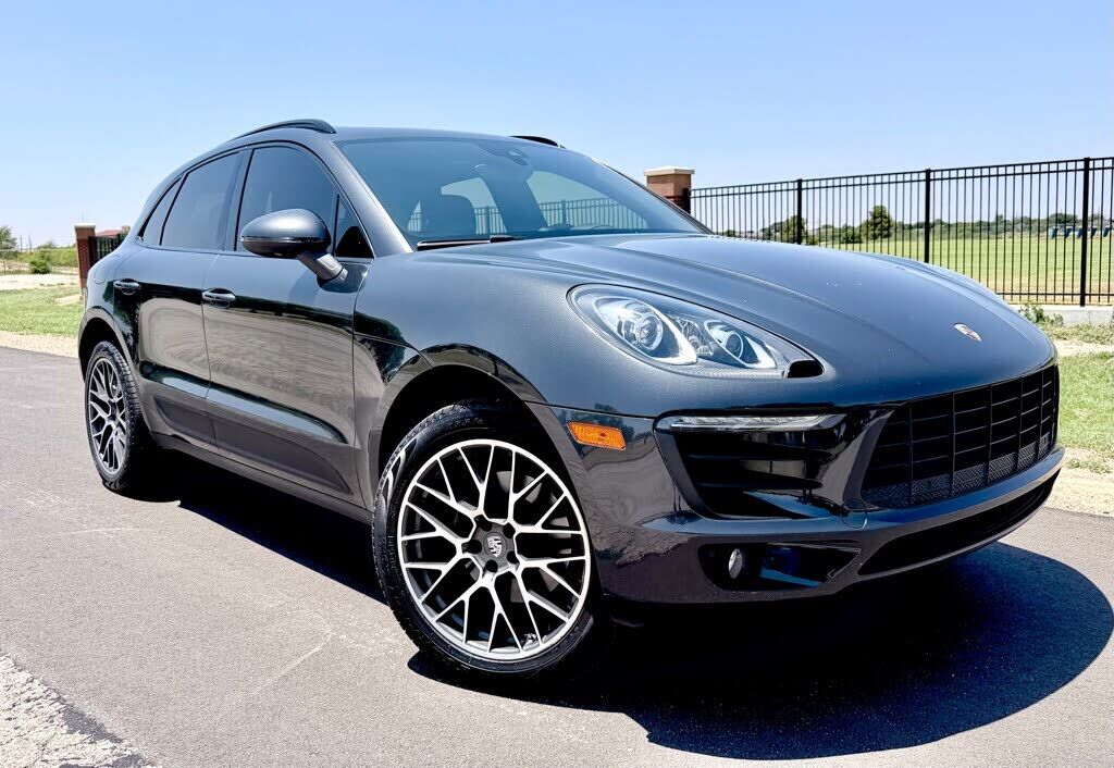 2018 PORSCHE Macan
