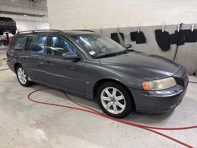 2005 VOLVO V70