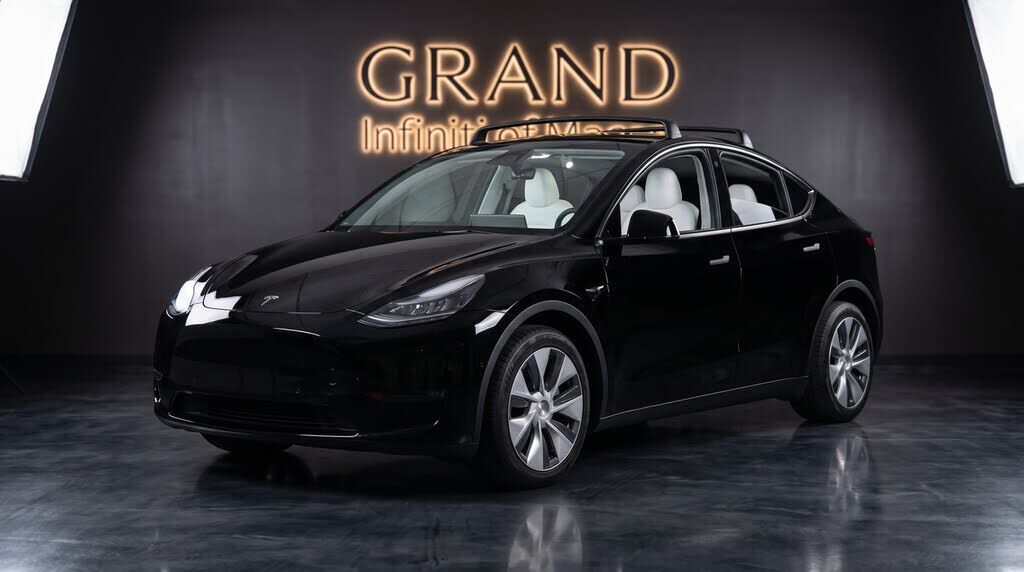 2024 TESLA Model Y