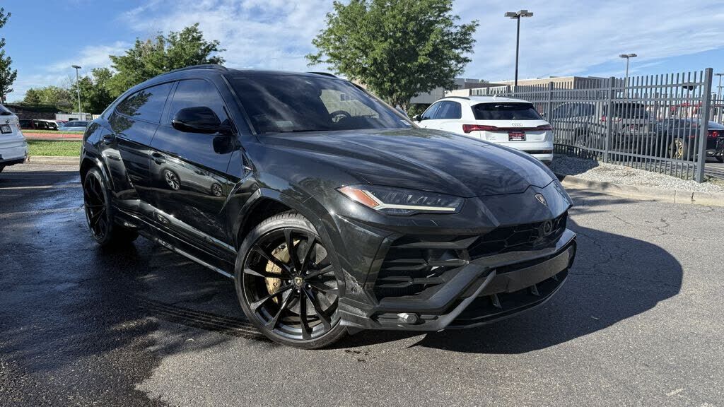 2020 LAMBORGHINI URUS