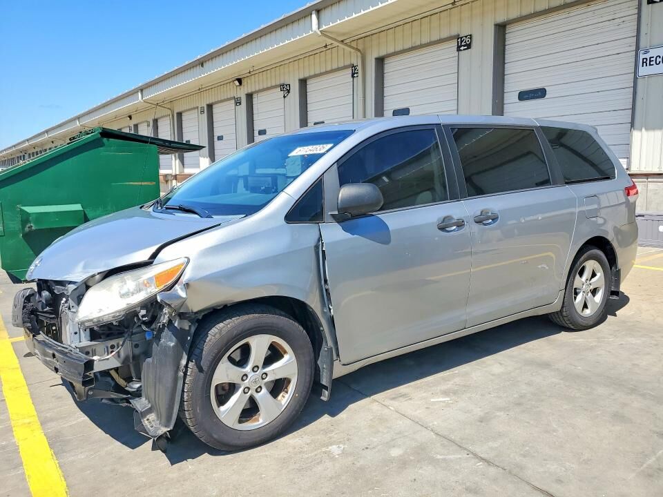 2014 TOYOTA Sienna