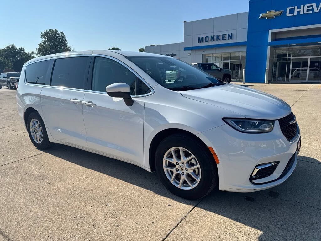 2023 CHRYSLER Pacifica