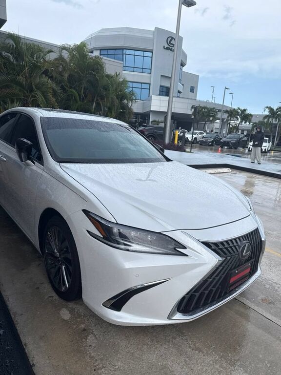 2025 LEXUS ES