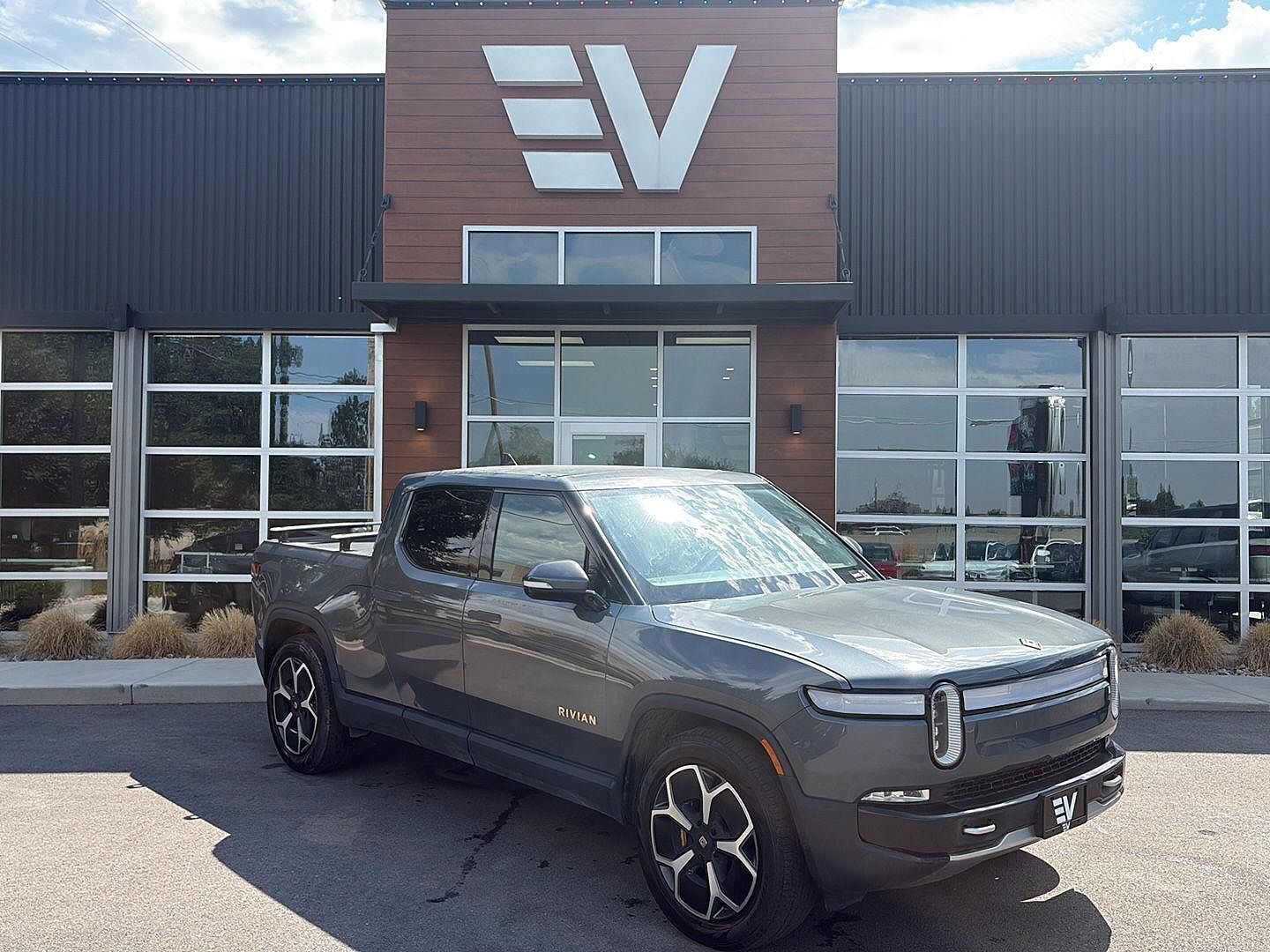2022 RIVIAN R1T